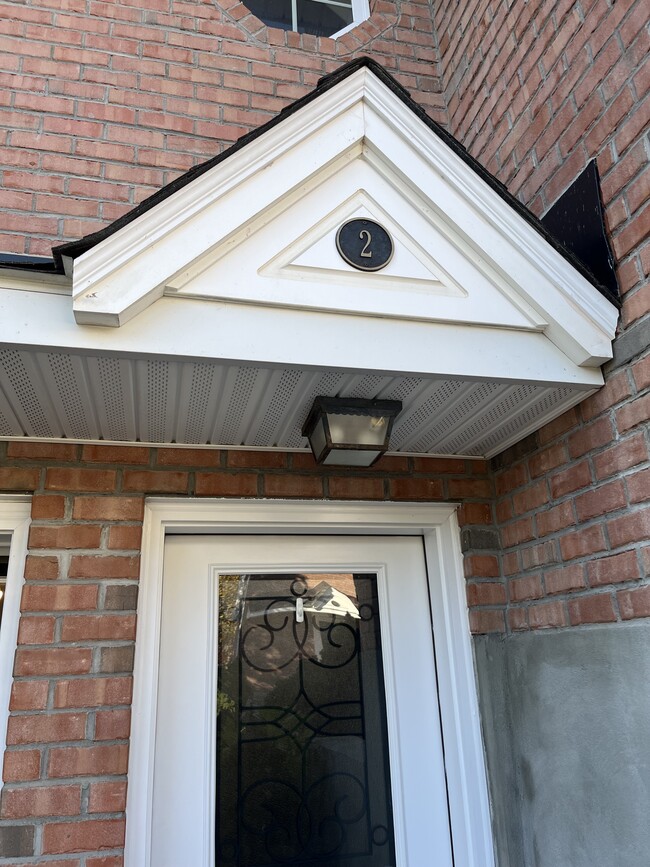 Building Photo - 1536 Highland Ave