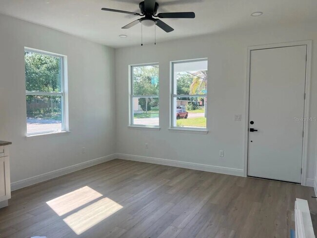 Foto del edificio - 2551 Langdon Ave S