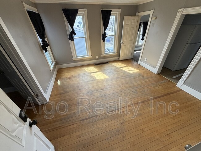 Building Photo - 825 Sylvan St