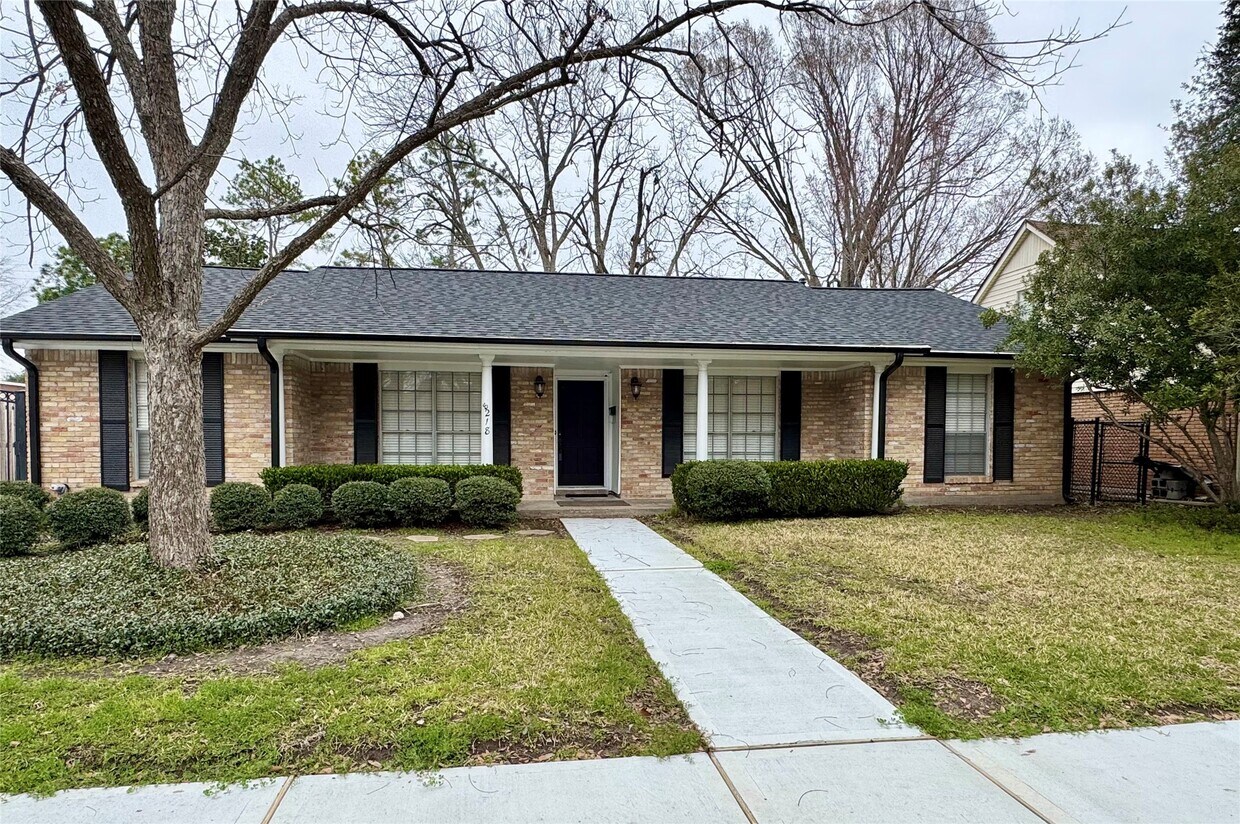 Foto principal - 8218 Edgemoor Dr