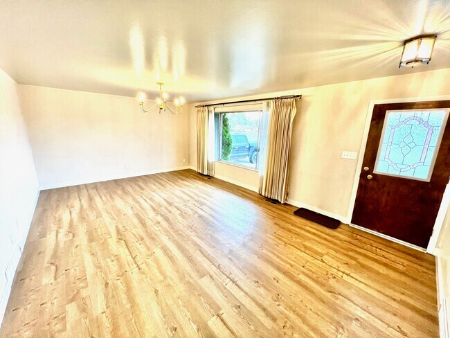 Foto del edificio - 1659 W 1000 N St