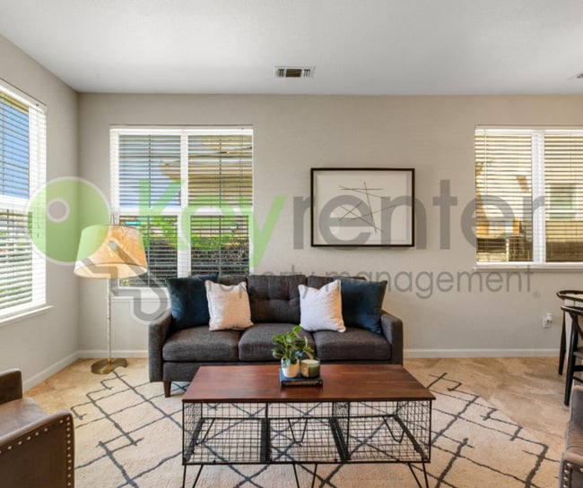 Building Photo - 209 Needle Ct