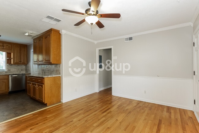 Building Photo - Fantastic 2bd/2ba home! Coming soon!