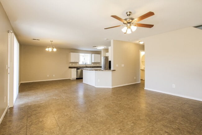 Building Photo - 18405 W Sunnyslope Ln