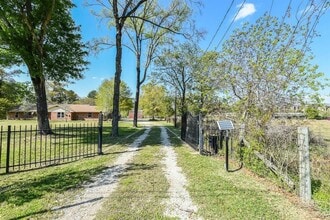 Building Photo - 8710 West Ln