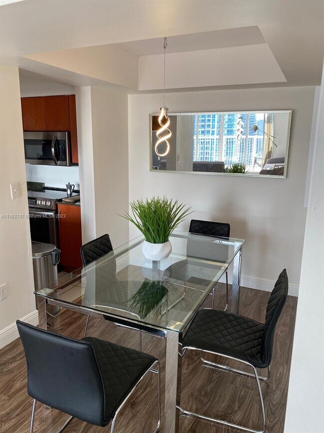 Foto del edificio - 1200 Brickell Bay Dr