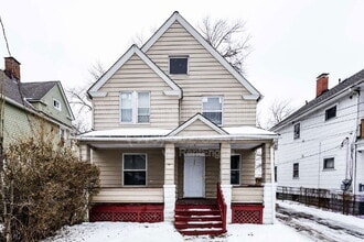 Building Photo - 2142 W 105th St