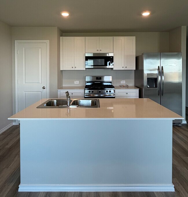 Foto del edificio - 233 Cal Ford Dr