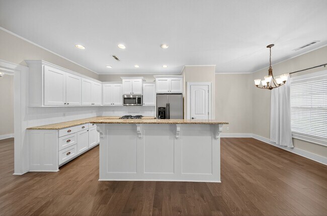 Building Photo - Great Home in Qiuet Friendly Neighborhood ...