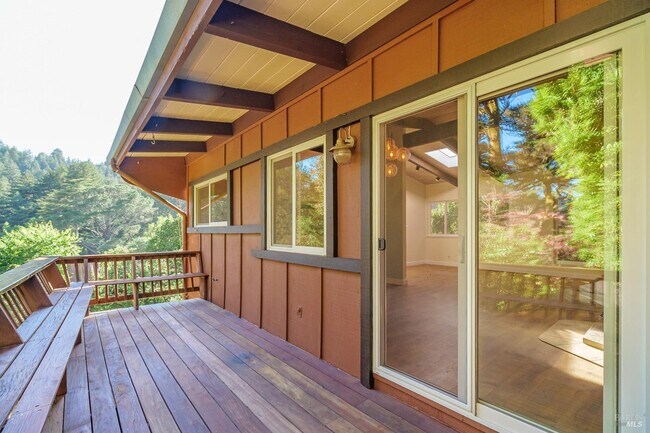 Foto del edificio - 50 Portola Ln