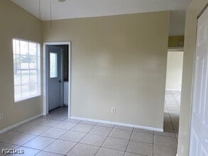 Building Photo - 518 NW 19th Pl