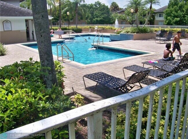 Foto del edificio - 9777 Westview Dr