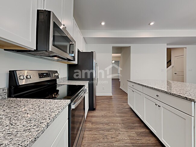 Foto del edificio - 5026 Twin River Dr