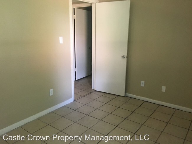 Building Photo - 2 br, 1 bath Apartment - 1111 Sunrise Road