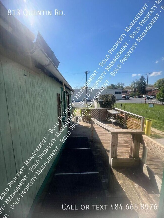Foto del edificio - 813 Quentin Rd