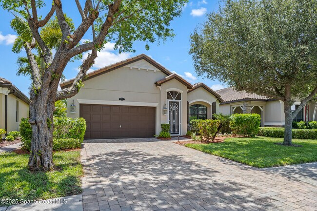 Foto del edificio - 739 Monterey Dr
