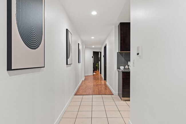 Foto del edificio - 10777 Ashton Ave