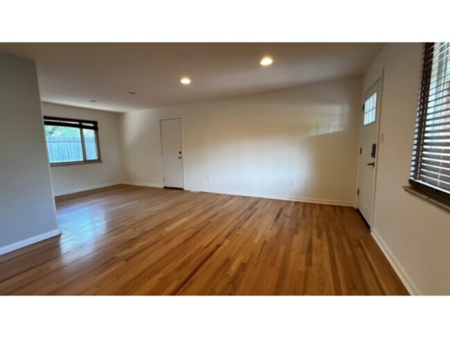 Foto del edificio - Welcome to this Colorado Springs charmer i...