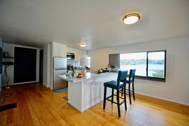 Building Photo - Amazing Unit in Water Front Strawberry Home