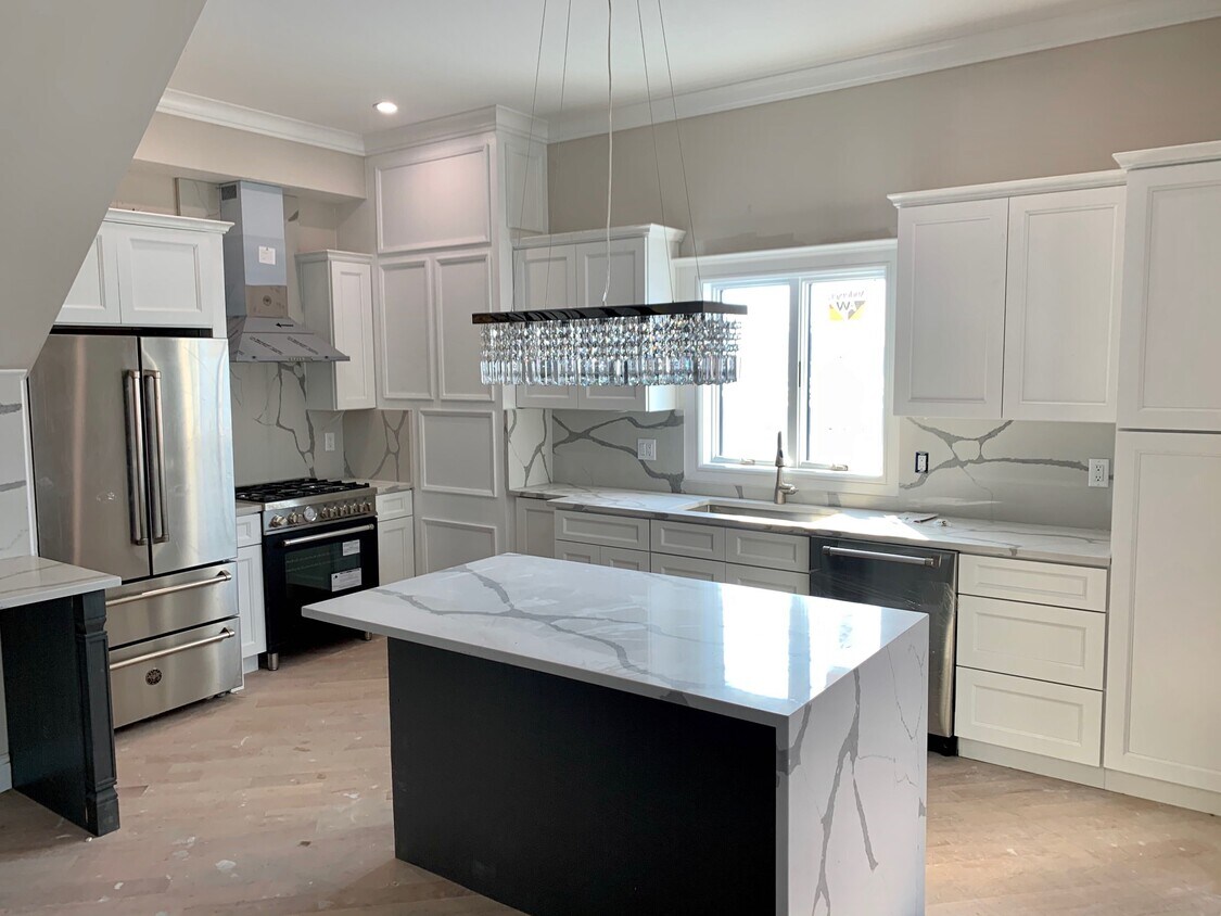 Interior Photo - 82 W Ruby Ave