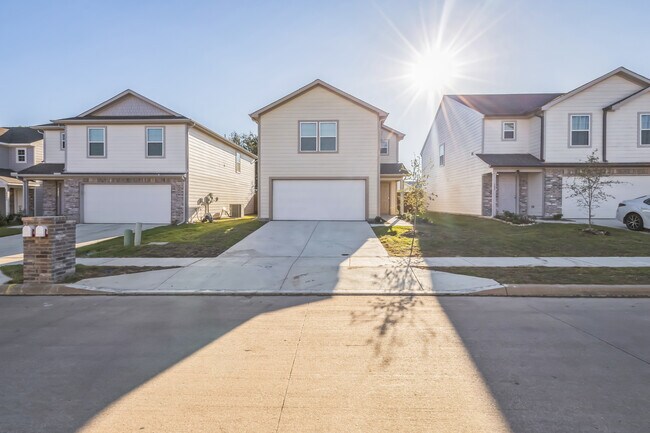 Building Photo - 7348 Tin Star Dr