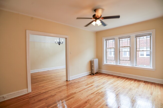 Foto del edificio - 1329 W Touhy Ave