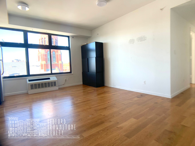 Foto del edificio - 616 Bushwick Ave