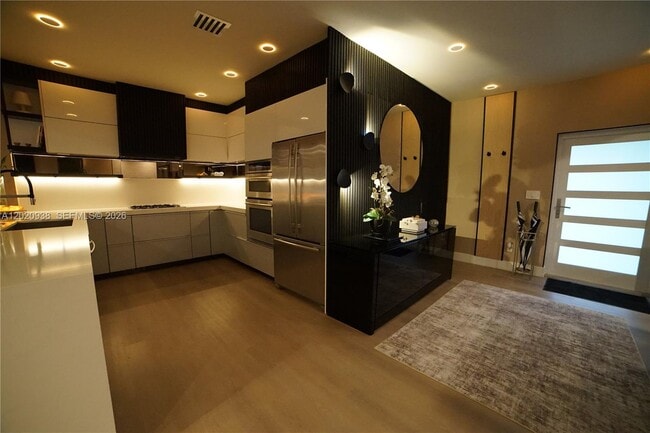 Building Photo - 7700 Coquina Dr
