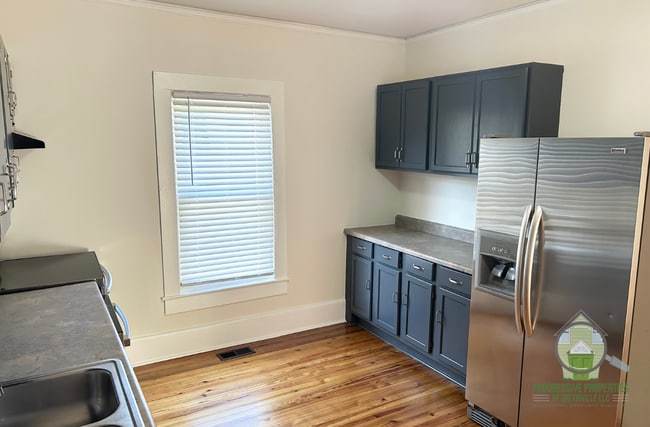 Photo - 25 W Main St House