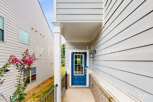 Building Photo - 3950 Lake Manor Way