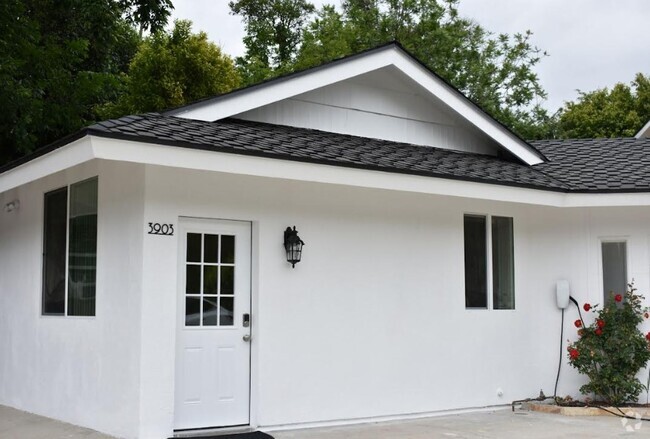 Building Photo - 3903 Woodcliff Rd