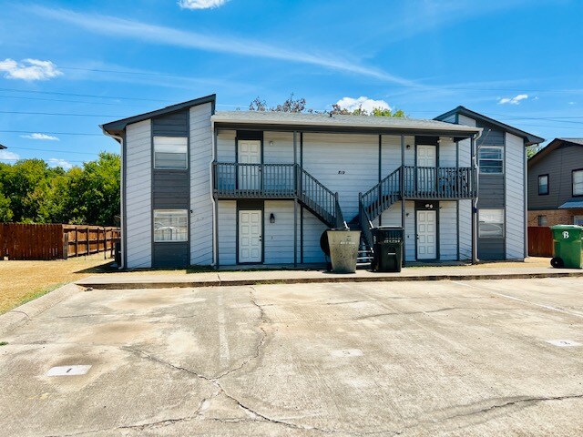 Building Photo - 819 Yegua St