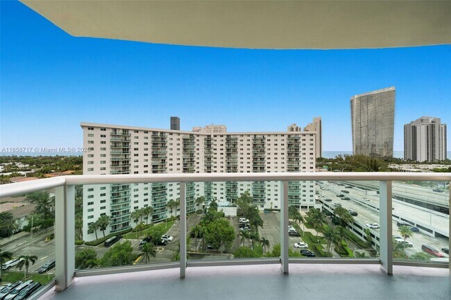 Foto del edificio - 19390 Collins Ave