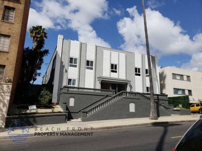 Building Photo - 747 S New Hampshire