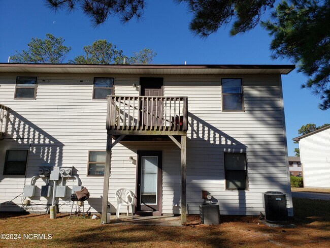 Building Photo - 104 Ravenwood Dr