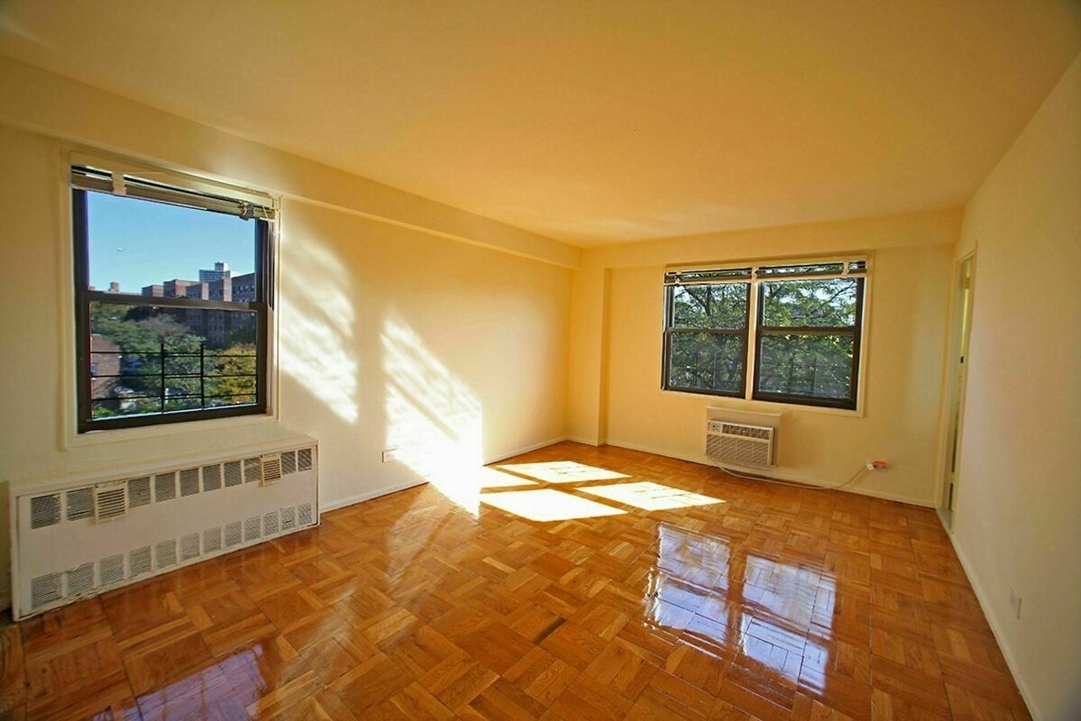 Primary Photo - 2775 E 12th St