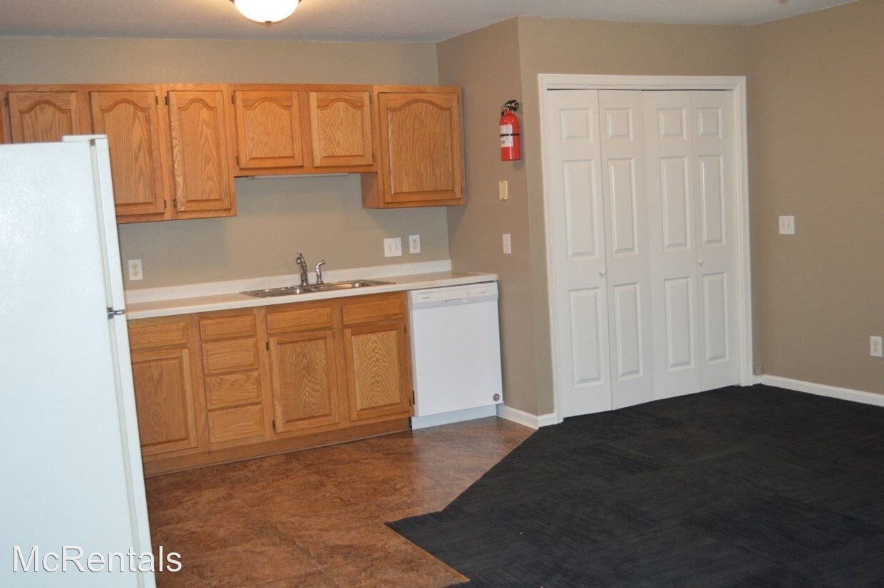 Foto principal - 214-216 Haws Dr
