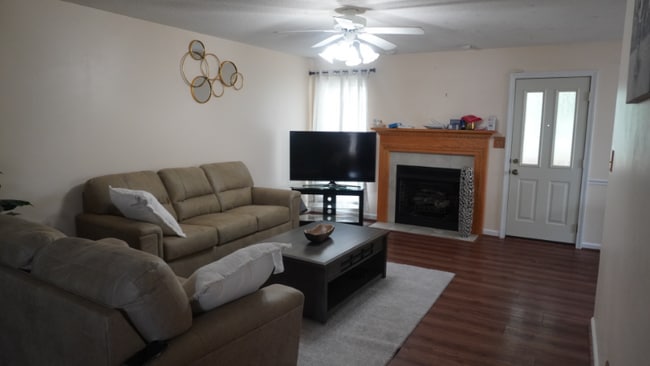 Building Photo - 3409 Summerfield Dr