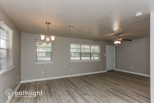 Foto del edificio - 426 N Marchand Avenue, Gonzales, LA, 70737