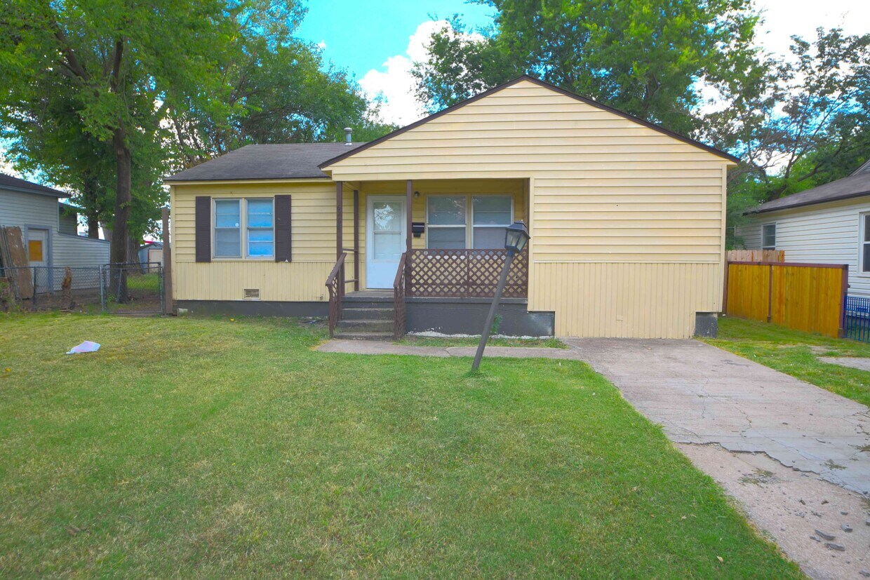 Foto principal - 6268 E Latimer St