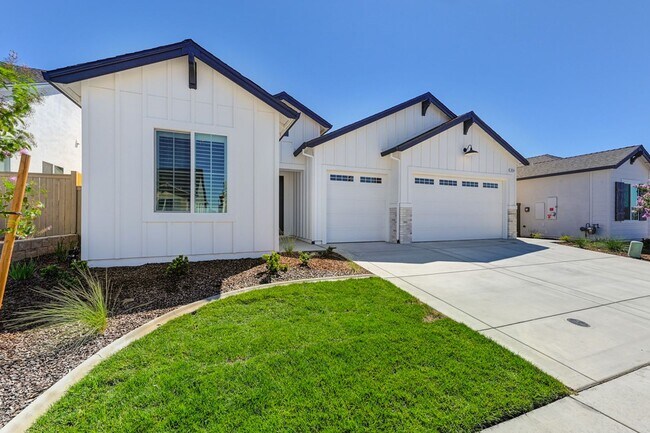 Building Photo - Luxurious Roseville Retreat – Your Dream H...