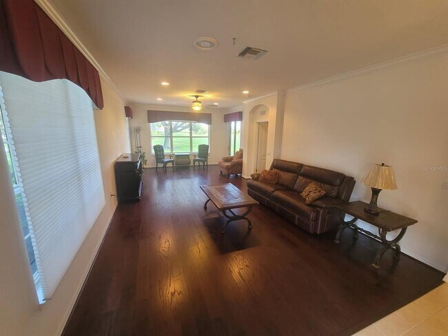 Foto del edificio - 4665 Whispering Oaks Dr