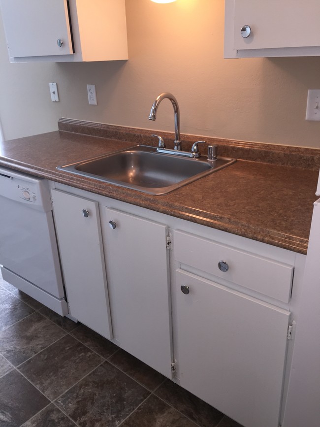 1BR Kitchen - La Vista Apartments