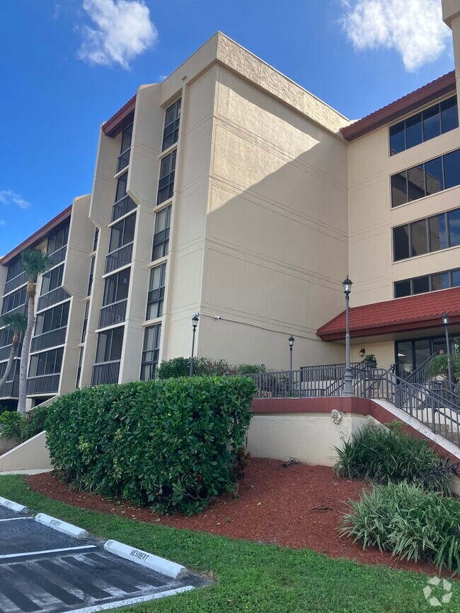 Section 33 Apartments for Rent with a Swimming Pool Port Charlotte, FL 2 Rentals