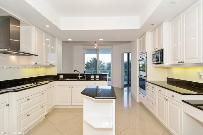 Building Photo - 3 br, 3.5 bath Condo - 21200 NE 38th Ave A...