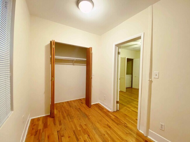 Building Photo - 2311 N. Greenview-1R