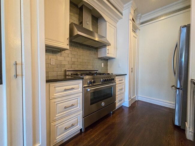 Building Photo - 161 Tudor St