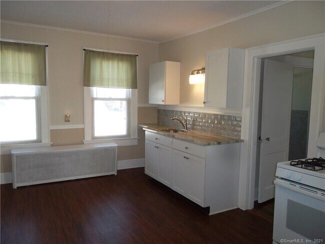 Building Photo - 299 Monroe St