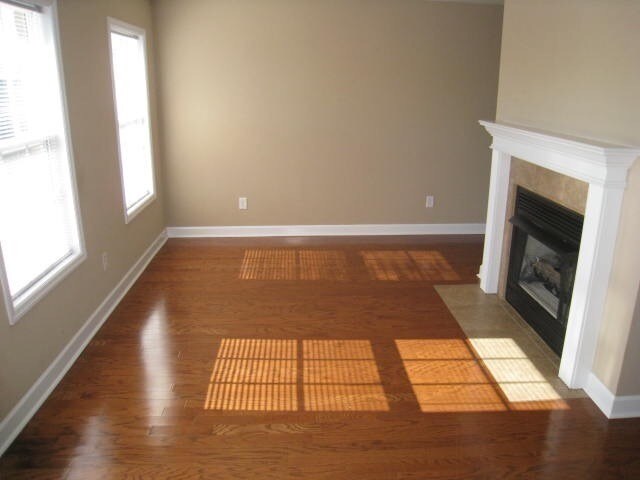 Foto del edificio - Large fenced back yard with patio
