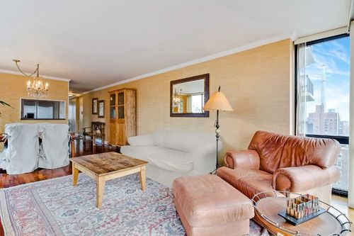 Foto del edificio - 335 E 75th St